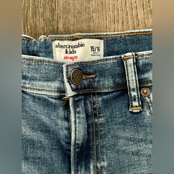 Abercrombie Kids Distressed Straight Leg Jeans - size 15/16 - Picture 3 of 4